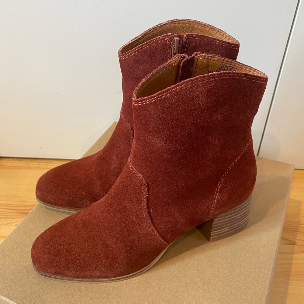 Lucky🍀 Brand Suede Boots